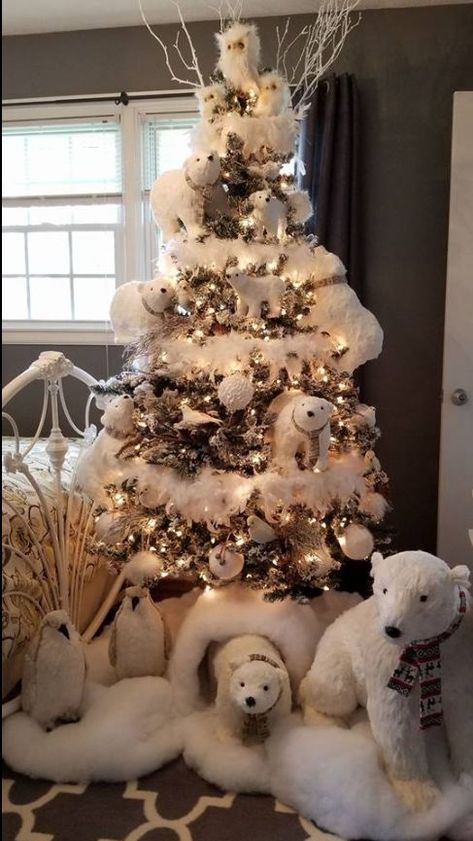 100 Elegant Christmas Decorations Which Defines Sublime & Sophisticated - Hike n Dip Best Christmas Tree Decorations, Best Christmas Tree, Christmas Tree Decor Ideas, Christmas Elegant, Tree Decor Ideas, Christmas Tree Decorating Themes, Polar Bear Christmas, Elegant Christmas Trees, Joy Christmas