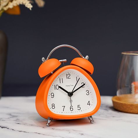 Funky Alarm Clock, Aesthetic Clocks, Desk Clock Design, Bedroom Ideas Indie, Room Decor Indie, Indie Bedroom Ideas, Clocks Aesthetic, Indie Aesthetic Bedroom, Round Desk