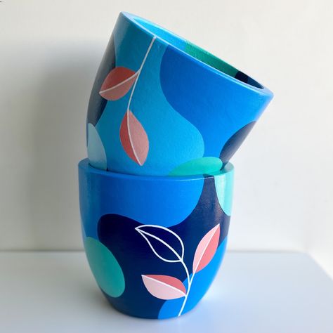 Paint a Blue Abstract Tropical pot — The Artful Grimmer Kitchen Idea Modern, Modern Kitchen Wallpaper Ideas, Landscape Curb Appeal, Mont Marte Acrylic, Modern Kitchen Wallpaper, Small Bathroom Modern, Diy Pottery Painting, Plant Pot Diy, Flower Pot Design