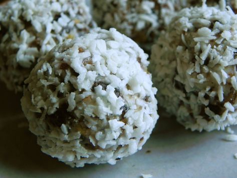 Fig Balls, High Energy Snacks, Coconut Balls, Nut Free Recipes, Energy Snacks, Paleo Treats, How To Eat Paleo, Balls Recipe, Yummy Eats