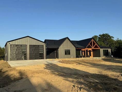 Fantastic Barndominium in Northeast Texas By Bicknell Barndominiums 1000 Sq Ft Barndominium, Barndominium Pictures, Texas Barndominium, Barndominium Interior, Barn House Interior, Metal Building Designs, Barn Homes Floor Plans, Barndominium Plans, 1000 Sq Ft