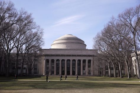 This New MIT Master's Program Doesn't Require A College Or High School Degree Massachussets Institute Of Technology, Mit University, Importance Of Time Management, Bg Design, College Courses, Online Degree, Massachusetts Institute Of Technology, Online University, Online College