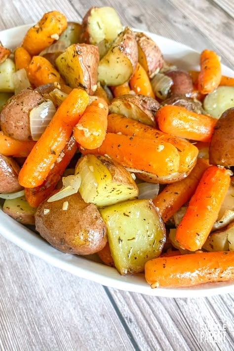 Keto Easter, Easy Roasted Potatoes, Carrots Side Dish, Cook Potatoes, Dinner Meat, Roasted Potatoes And Carrots, Easter Meal, Dinner Keto, Potatoes And Carrots