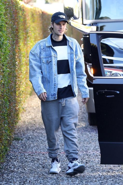 Short Haircut 2022, Jean Jacket Outfits Men, Dad Fits, Haircut 2022, Justin Bieber Outfits, Justin Bieber Style, Justin Bieber Photos, Jean Jacket Outfits, Oversized Jean Jacket