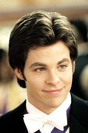 Chris Pine as Nicholas Devereaux | Here's What The Men From "The Princess Diaries" Films Look Like Now Chris Pine Princess Diaries, Michael Moscovitz, Princess Diaries 1, Robert Schwartzman, Princess Diaries 2, Diary Movie, The Princess Diaries, Young Celebrities, Princess Diaries