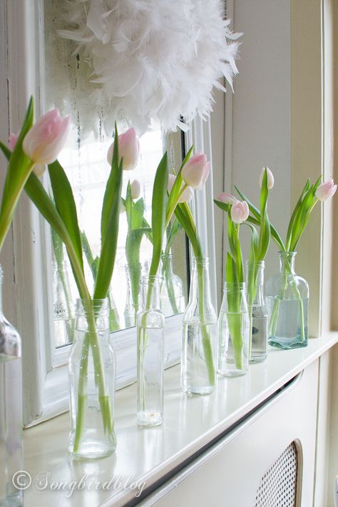 Decorating with tulips ~ in honor of national tulip day - Songbird Tulip Decor, Cheap Farmhouse Decor, Tulips Arrangement, Clear Vase, Twig Wreath, Funky Home Decor, Spring Home Decor, Mantel Decorations, Love Your Home