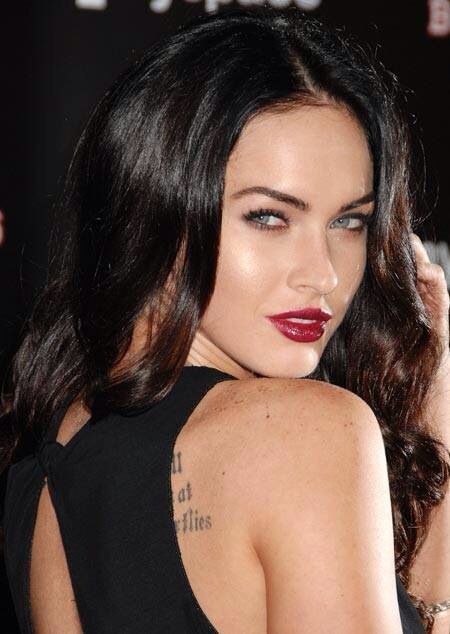 Megan Fox Tumblr, Lipstick For Pale Skin, Fox Actress, Megan Fox Makeup, Megan Fox Hair, Red Lips Makeup Look, Megan Denise Fox, Dark Red Lips, Brian Austin Green