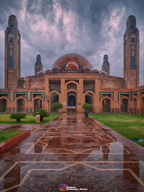 Lahore Walled City, Lahore Pakistan Photography, Pakistan Mosque, Lahore Aesthetic, Lahore Photography, Pakistan Wallpaper, Pakistan Photography, Pakistan Tourism, Beautiful Mosque