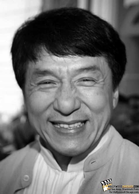 . هاكونا ماتاتا, Jackie Chan, Celebrity Portraits, Portrait Sketches, Martial Artist, Famous Men, Finger Painting, Black And White Portraits, Actor Photo