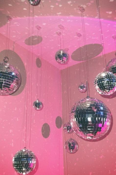 House Living Room Decor, Disco Decor, Disco Aesthetic, Helloween Wallpaper, Sweet Sixteen Birthday Party Ideas, Disco Decorations, Dream House Living Room, Lamp Pink, Hidden Tattoos