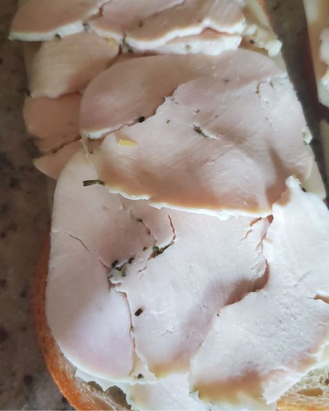 Chicken Lunch Meat, Deli Meat Recipes, Turkey Lunch Meat, Chicken Lunch, Lunch Meat Recipes, Homemade Sandwich, Homemade Lunch, Chicken Slices, Meat Sandwich