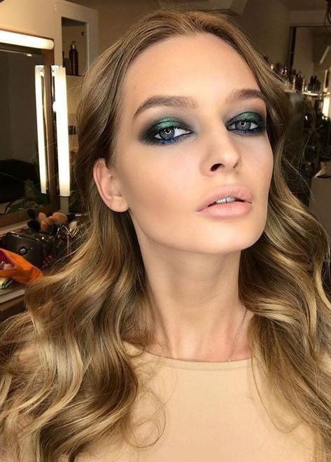 Eyeshadow Green, Eyeliner Tips, Green Smokey Eye, Party Make-up, Smoky Eyeshadow, Michelle Wie, Green Makeup, Beauty Make-up, Makijaż Smokey Eye