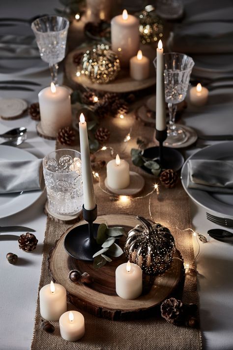 Sustainable Christmas Decorations, Christmas Tables, Thanksgiving Table Decor, Deco Table Noel, Sustainable Christmas, Christmas Dinner Table, Table Decor Ideas, Dinner Table Setting, Dinner Table Decor