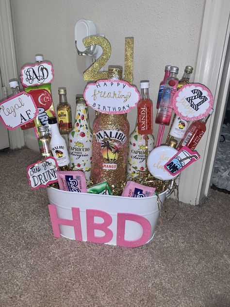 21st Bday Basket, 21st Basket Ideas, 21st Birthday Gift Basket, 21st Birthday Baskets For Her, 21st Birthday Gift Ideas For Best Friend, 19th Birthday Present Ideas, 21 Birthday Gift Ideas Girl, 21st Birthday Gift Ideas For Her, 21 Birthday Basket For Her