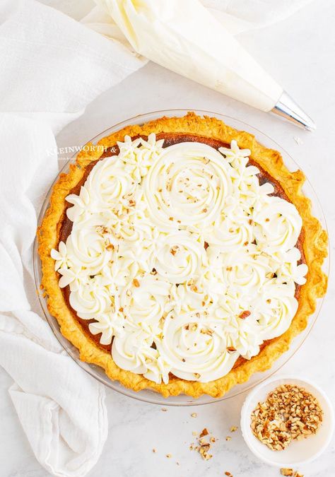 Piped Whipped Cream On Pie, Pumpkin Pie Whipped Cream Decoration, Pumpkin Pie With Whipped Cream, Whipped Cream Pie Decoration, Decorated Pecan Pie, Whipped Cream Pie Topping, Pumpkin Creme Pie, Pumpkin Pie Decoration, Whipped Cream Pie