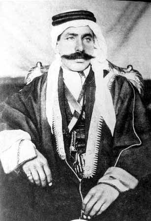 Sultan Pasha al Atrash. When Arab forces reached Aqaba, he sent a thousand men to join the revolt. He joined them himself, with another 300 men, when they reached Bosra. His forces were the first to enter Damascus and raise the Arab revolt flag on the government house on September 29, 1918. Arab Revolt, Middle Eastern History, Beard Art, Lawrence Of Arabia, Arab Culture, Detective Story, Belly Dance Costumes, Islamic Art Calligraphy, This Is Us Quotes