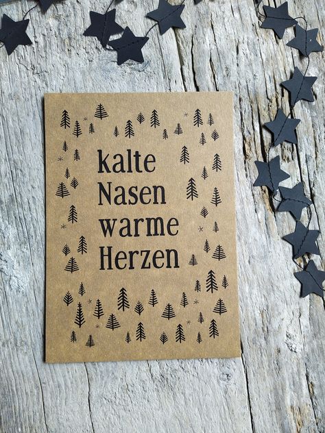 - kalte Nasen-warme Herzen - Klingglöckchen - Frohe Weihnachten - Guten Rutsch superschöne typografische klimaneutral gedruckte Weihnachts-Postkarte n Du kannst die Karten einzeln kaufen oder als Set (von jedem Motiv eine Karte, sonst melden). stabiler Kraftkarton Bitte beachte einen Mindestbestellwert von 5 EUR, Danke! Auf dem dritten Artikelfoto seht ihr alle aktuellen Kraftkartonkarten. In diesem Angebot ist nur die Klingglöckchen-Karte vom 1. und 2. Foto. © www.frieda-werkstattladen.de 2021 Inspirational Printables, Tis The Season To Be Jolly, Christmas Is Coming, Christmas Advent, Christmas Market, Christmas Greeting Cards, Birthday Greetings, Xmas Cards, Christmas Presents