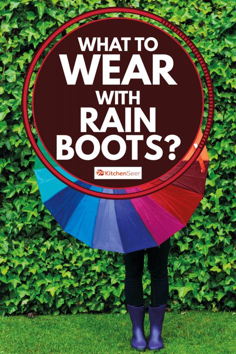 Rainy Day Style: Colorful Umbrella and Rain Boots Dresses And Rain Boots Outfit, Dresses With Rain Boots, Ankle Rain Boots Outfit Fall, Dress And Rain Boots Outfit, Short Hunter Boots Outfit, How To Style Rain Boots, Short Rain Boots Outfit, Ankle Rain Boots Outfit, Rainboot Outfits