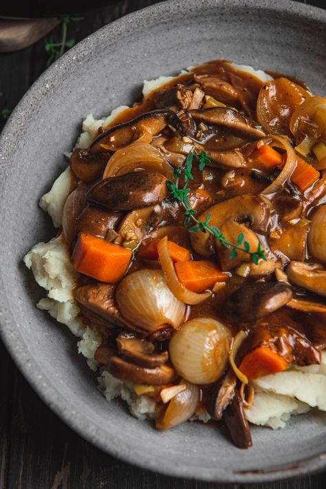 Vegan Mushroom Bourguignon, Christmas Main Course, Mushroom Bourguignon, Ramp Pesto, Recipe Mushroom, Vegan Food Photography, Vegan Main Course, Vegan Holiday Recipes, Christmas Main