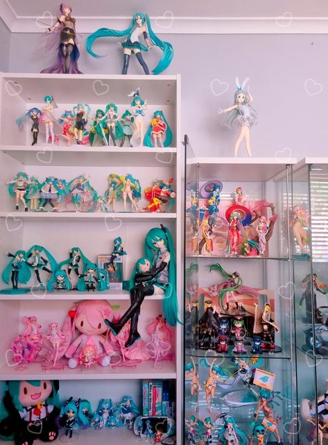 Miku Room, Kawaiicore Fashion, Cutecore Room, Miku Figures, Room Anime, Anime Bedroom Ideas, Kawaii Room Ideas, Otaku Room, Anime Room