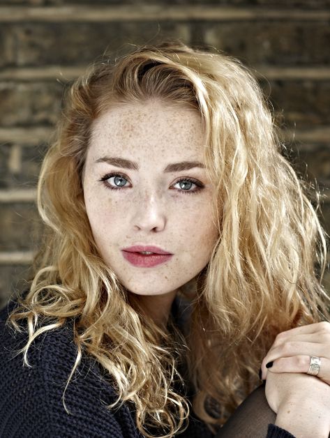 Marlene Mckinnon Dominique Weasley, Freya Mavor, Blonde Man, Female Inspiration, Skins Uk, Female Character Inspiration, Lily Evans, Girls Characters, Looks Style