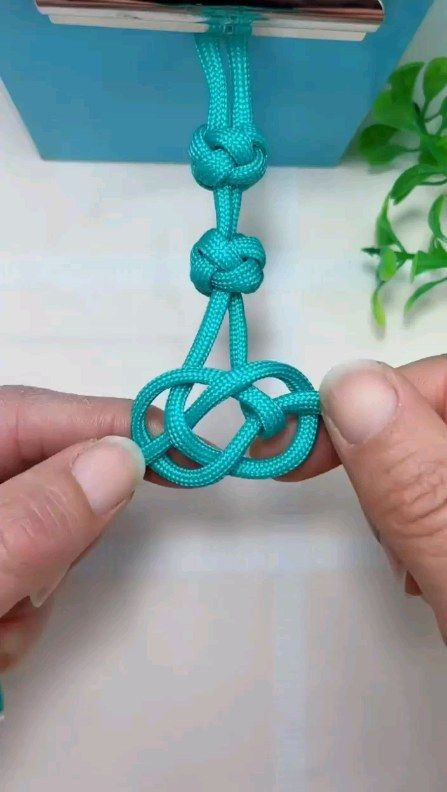 Instagram video by _mamta_250 • Jun 4, 2022 at 11:02 PM Simpul Makrame, Macrame Accessories, Paracord Bracelet Patterns, Paracord Bracelet Tutorial, Macrame Jewellery, Diy Bracelets With String, Paracord Bracelet Diy, Braided Bracelet Diy, Necklace Macrame