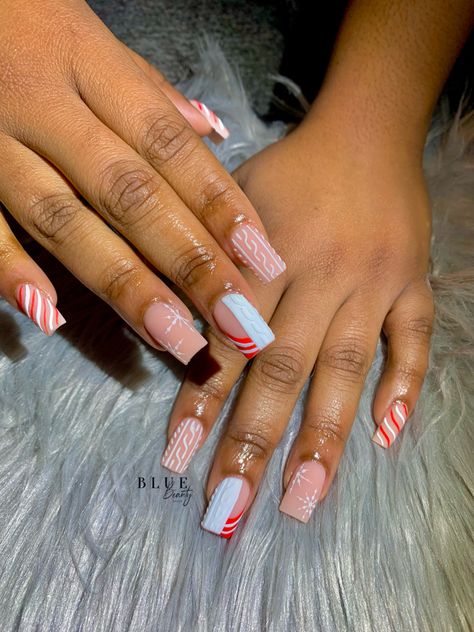 Holiday nails christmas nails snow glake nails ugly sweater nail Cute Simple Christmas Nail Designs, Christmas Nails On Black Women, Short Square Christmas Nails, Short Christmas Nails, Nails Snow, Short Pink Nails, Holiday Nails Christmas, Sweater Nails, Cute Acrylic Nail Designs