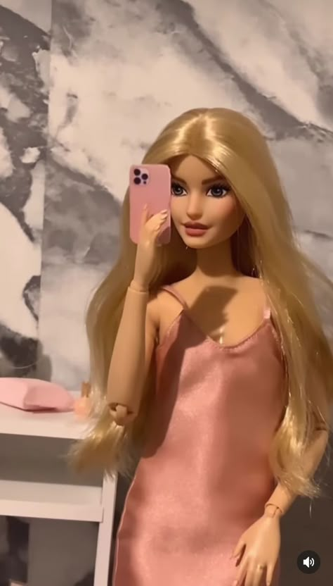 Barbie Aesthetic Doll, Barbie Doll Profile Picture, Aesthetic Barbie Doll Clothes, Asthetic Barbie Doll, Tired Mother, Pregnant Midge Barbie, Kore Ulzzang, Chanel Oberlin, Realistic Barbie