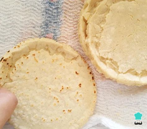 Masa para sopes - Receta FÁCIL y TRADICIONAL Frijoles Refritos, Mexican Kitchen, Mexican Kitchens, Baby Food, Mexican Food, Baby Food Recipes, Hummus, Mexican Food Recipes, Camembert Cheese