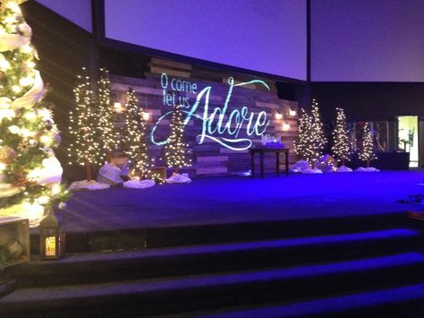 Christmas Stage Decorations, Church Stage Decor, Christmas Stage Design, Sanctuary Decor, Church Foyer, Church Christmas Decorations, Christmas Stage, Church Interior Design, Christmas Program