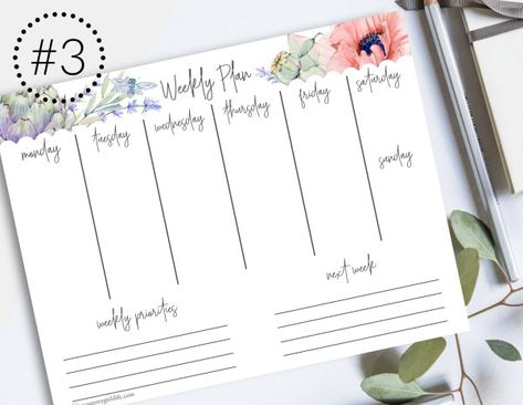 Free Printable Calendar to get organized in 2020! Several cute, one page design styles to chose from- minimalist to floral! These simple free printable weekly calendars are great for the office or home desk organization. Our free printable calendar PDFs can be printed in black in white or watercolor. Get control of your daily schedule and get organized! #2020calendar #printablecalendar #2020printablecalendar #calendarprintable #freeprintable Free Printable Weekly Calendar, Printable Weekly Calendar, Printable Day Planner, Free Writing Paper, Weekly Planner Free Printable, Floral Black And White, Country Girl Life, Weekly Calendar Planner, Printable Weekly Planner