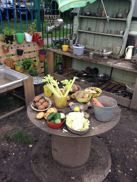 Incredible mud kitchen! Create Budget, Eyfs Outdoor Area, Mud Kitchen For Kids, Cable Reels, Preschool Garden, Outdoor Learning Spaces, Outdoor Play Spaces, Outdoor Nursery, Outdoor Play Areas