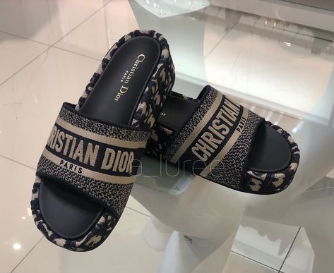 AB † on Instagram: “Platform Dior D-Way Slide” Chic Shoes Flat, Ugly Shoes, Chic Shoes, Mens Nike Shoes, Slipper Sandals, Slides Shoes, Handbag Shoes, Dream Shoes, Casual Sandals