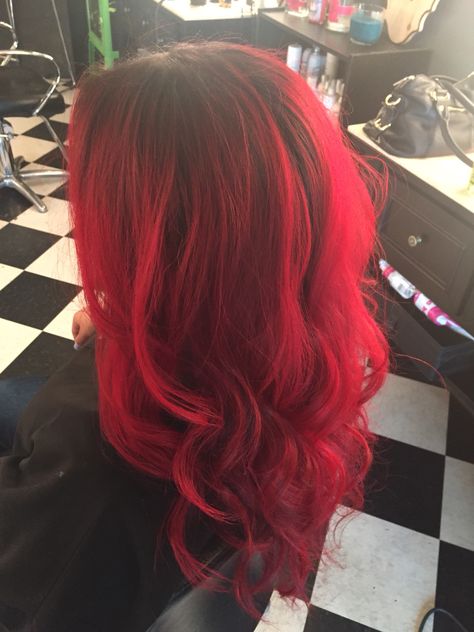 Red Hair Dark Roots, Black Roots Red Hair, Red Hair Streaks, Vibrant Red Hair, Hair Dye Tips, Red Hair Inspo, Black Roots, Dyed Red Hair, Bright Red Hair