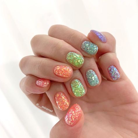 Rainbow Short Nails, Rainbow Glitter Nails, Nail Ideas Summer, Easter Nails Easy, Rainbow Nails Design, Retro Nails, Manicure Inspiration, Happy Nails, Pretty Gel Nails