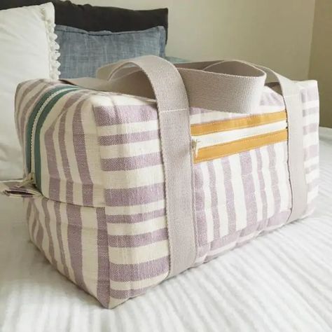 Holland Duffle Bag - Sewing With Scraps Duffle Bag Tutorial, Duffel Bag Pattern, Sewing With Scraps, Weekender Bag Pattern, Pre Quilted Fabric, Duffle Bag Patterns, Bag Pattern Free, Small Sewing Projects, Pouch Pattern