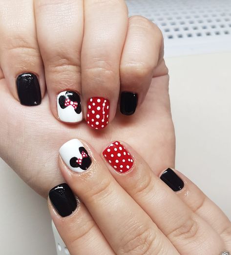 Disney Minnie Nails, Disney Short Nails, Disney Pedicure Ideas, Disney Pedicure, Easy Disney Nails, Summer Disney Nails, Disney Nails Simple, Simple Disney Nails, Badass Nails