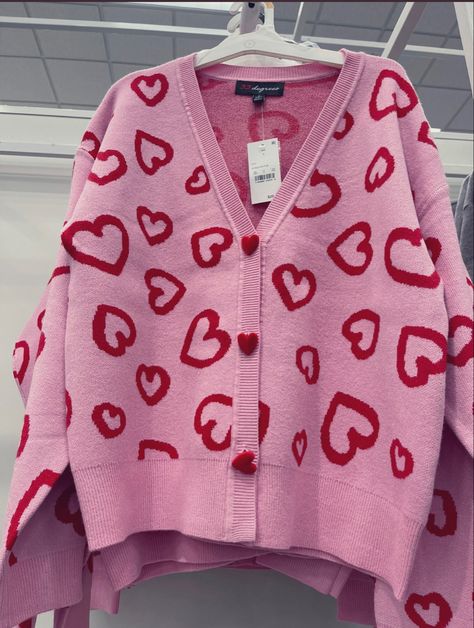 Pink Sweaters Aesthetic, Pink Sweater Outfit Aesthetic, Love Core Aesthetic Outfits, Aesthetic Pink Sweater, Valentines Outfits Aesthetic, Funky Sweaters, Lovecore Fashion, Kawaii Sweater Pink, Pink Heart Print Crew Neck Sweater