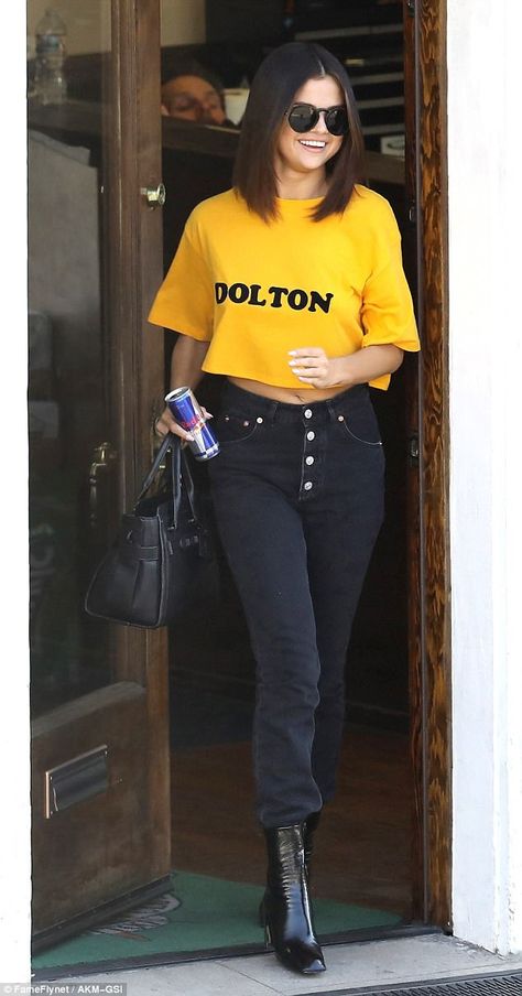 Selena Gomez Tattoo, Selena Gomez Street Style, Outfit Yellow, Theatrical Romantic, Selena Gomez Outfits, Selena Gomez Photos, Selena Gomez Style, Yellow Top, Celebrity Street Style