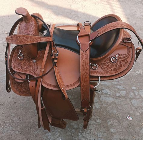 Calling all horse enthusiasts! Check out our handmade Western Horse Pleasure Saddle, available in sizes 14"-18". Perfect for gaited horses and all events. We also have a bulk pack of 10 Shwann Heavy Duty Leather Braided Dog Leashes, 6ft x 3/4", ideal for medium to large-sized dogs. Free shipping included! 🐴🐶 #WesternHorseSaddle #DogLeash #Handmade #FreeShipping #HorseEnthusiast Horse Barrel Racing, Gaited Horses, Barrel Racing Saddle, Western Trail, Horse Trail, Tack Sets, Dog Leashes, Mexican Designs, Leather Floral