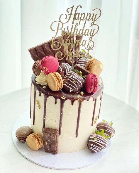 Drip Cake Designs, Sprinkle Drip Cake, Barbie Doll Birthday Cake, Modern Birthday Cakes, Macaroon Cake, Chocolate Cake Designs, Chocolate Drip Cake, Elegant Birthday Cakes, 18th Birthday Cake