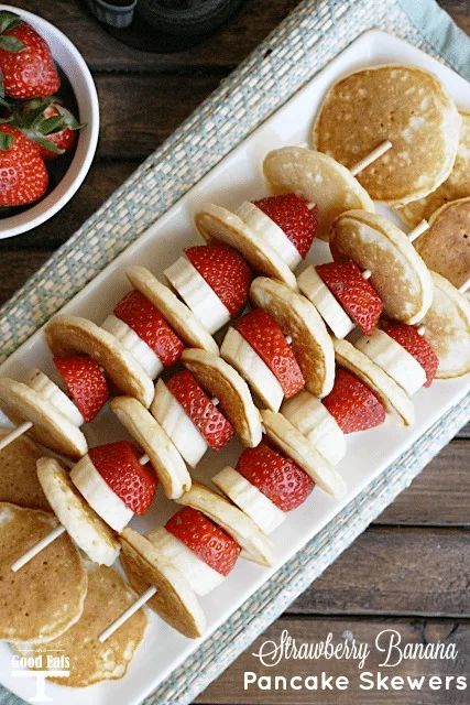 Pancake Skewers, Breaky Ideas, Strawberry Banana Pancakes, Japan Party, Pancake Bar, Breakfast Picnic, Banana Pancake, Food Platter, Party Styling