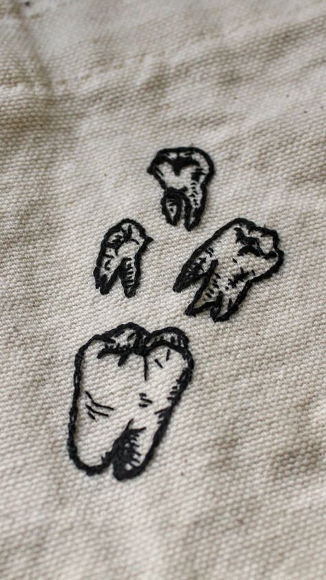 Tiny teeth embroidered on a tote bag goth curiosity embroidery pattern Witchy Embroidery Ideas, Fossil Embroidery, Frankenstein Embroidery, Emo Embroidery, Teeth Embroidery, Creepy Embroidery, Weird Embroidery, Grunge Embroidery, Quirky Embroidery