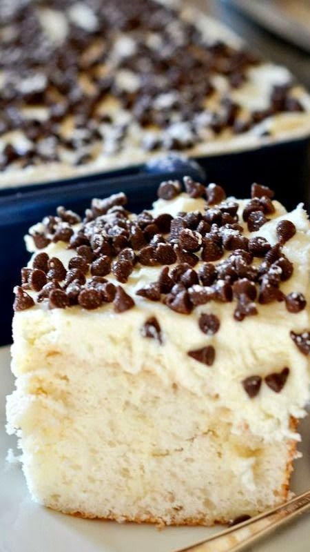 Cannoli Poke Cake, Frosting Ideas, Mascarpone Frosting, Poke Cake Recipes, Poke Cakes, Poke Cake, Piece Of Cake, Cannoli, Yummy Sweets