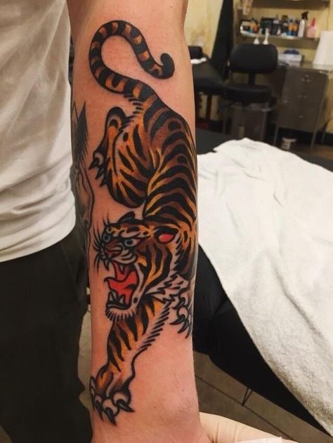 Traditional Tattoo Animals, Tiger Tattoo Designs, Traditional Tiger Tattoo, Traditional Panther Tattoo, Traditional Butterfly Tattoo, Japanese Tiger Tattoo, Leopard Tattoos, Tiger Tattoo Design, Traditional Tattoo Sleeve