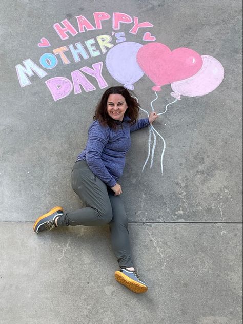 #mothersday #mothersdayphotos #sidewalkchalkadventures #sidewalkchalkart Mothers Day Chalk Art, Mothers Day Portraits Kids, Mother’s Day Mini Outside, Mother’s Day Canvas Gifts Preschool, Majčin Dan, Mother’s Day Minis Outdoor, Happy Mother’s Day Chalk Art, Fun Chalk Art, Chalk Design