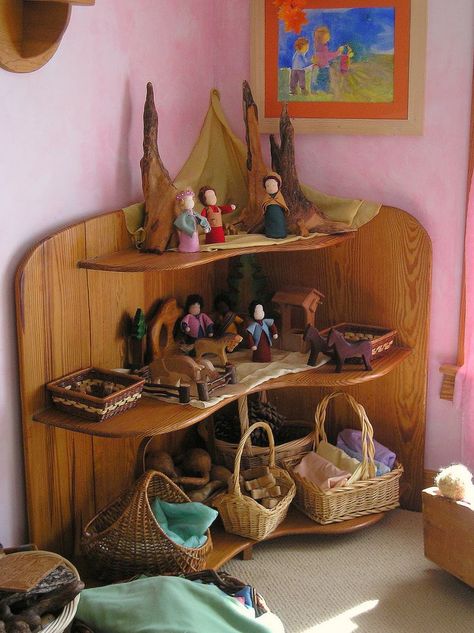 Gorgeous, grounded play area.  Just right.  Everything in its place and a place for everything.  And notice how they are 'put away' in a way that invites play.  So different than a toy box full of stuff.  This shelf is a story waiting to be played.  -Angelina soul-centered-parenting.com Waldorf Playroom, Waldorf Kids, Waldorf Kindergarten, Waldorf Education, Rudolf Steiner, Nature Table, Play Spaces, Small World Play, Waldorf Toys