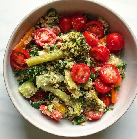 Tomato & Roasted Broccoli Quinoa Salad Broccoli Quinoa Salad, Veggie Quinoa Salad, Tomato Roasted, Broccoli Quinoa, Veggie Quinoa, Quinoa Kale, Quinoa Salat, Quinoa Salad Recipes, Raw Diet