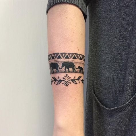 Armband Tattoo Frau, Tattoo Diy, Bracelet Tattoo, Armband Tattoos, Elephant Tattoo Design, Armband Tattoo Design, Anklet Tattoos, Tattoo Trend, Marvel Tattoos