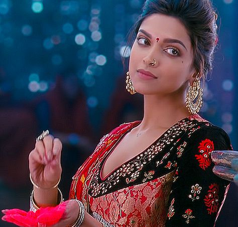 #LahuMunhLagGaya #RamLeela #DeepikaPadukone #Bollywood #Holi #HoliHai Bollywood Theme, Jacqueline Fernandez, Deepika Padukone, Period Dramas, Cute Couple Pictures, Dress Designs, Couple Pictures, Designer Dresses, Beauty Hacks